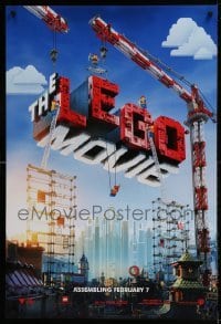5g769 LEGO MOVIE teaser DS 1sh 2014 cool image of title assembled w/cranes & plastic blocks!