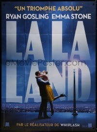 5j810 LA LA LAND teaser French 1p 2017 great image of Ryan Gosling & Emma Stone embracing over city!