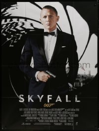 5j924 SKYFALL French 1p 2012 great image of Daniel Craig as James Bond in tuxedo with gun in hand!