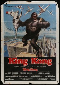 5j471 KING KONG Italian 1p 1976 John Berkey art of BIG ape on the Twin Towers in New York City!