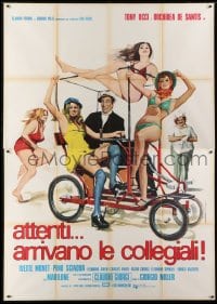 5j178 ATTENTI ARRIVANO LE COLLEGIALI Italian 2p 1975 Serafini art of Ucci on bike with sexy women!