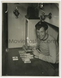 5m806 ANDY DEVINE deluxe 11x14 still 1930s great candid portrait playing solitaire by Ray Jones!