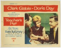 5r883 TEACHER'S PET LC #2 1958 Clark Gable at table talking to Gig Young & Doris Day!