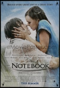 5s621 NOTEBOOK advance 1sh 2004 romantic close up of Ryan Gosling & Rachel McAdams in the rain!