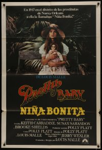6j224 PRETTY BABY Argentinean 1978 directed by Louis Malle, young Brooke Shields sitting with doll!
