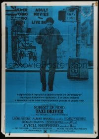 6j476 TAXI DRIVER Italian 1p R1970s classic image of Robert De Niro, directed by Martin Scorsese!
