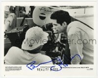 6s181 BEN STILLER signed 8x10 still 1994 candid of the director by camera on Reality Bites set!