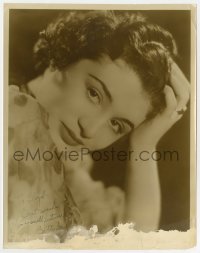 6s185 BETTY LEE signed 8x10 still 1930s head & shoulders portrait resting her head on her hand!