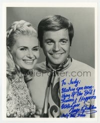 6s793 INGE JAKLIN signed 8x10 REPRO still 2000 smiling with Robert Wagner in TV's It Takes a Thief!