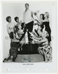 6s354 JERRY LEWIS signed 8x10.25 TV still R1970s surrounded by beautiful women in The Ladies' Man!