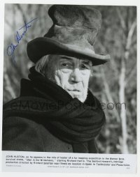 6s368 JOHN HUSTON signed 7.5x9.75 still 1971 close up in an acting role from Man in the Wilderness!