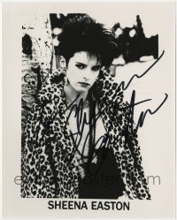 6s662 SHEENA EASTON signed 8x10 publicity still 1990s c/u of the singer in leopard print jacket!