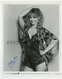 6s541 SHELLEY LONG signed 8x10.25 still 1982 sexy portrait in skimpy nightie from Night Shift!