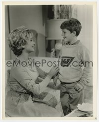 6s543 SHIRLEY JONES signed 8x10 still 1963 with Ron Howard in The Courtship of Eddie's Father!