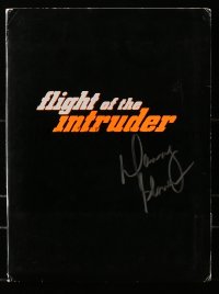6s100 DANNY GLOVER signed presskit w/ 5 stills 1991 great scenes from Flight of the Intruder!