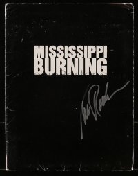 6s105 MICHAEL ROOKER signed presskit w/ 9 stills 1988 great scenes from Mississippi Burning!