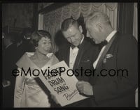 7a057 FLOWER DRUM SONG group of 2 8x10 negatives 1962 candids of Kwan & Umeki at the movie premiere!