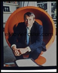 7a172 DAVID FROST 4x5 transparency 1970s English stand-up comic & TV interviewer in cool chair!
