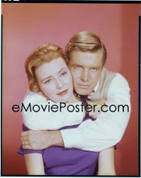 7a084 BREAKFAST AT TIFFANY'S 8x10 transparency 1961 c/u of George Peppard holding Patricia Neal!
