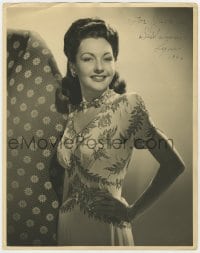 7s312 LYNN BARI signed deluxe 11x14 still 1946 great smiling portrait with hand on her hip!