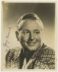 7s438 GEORGE MACREADY signed deluxe 8x10 still 1940s great head & shoulders smiling portrait!
