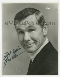 7s513 JOHNNY CARSON signed 8x10 still 1970s great head& shoulders portrait of The Tonight Show host!