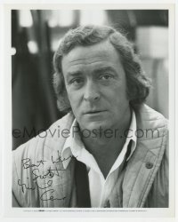 7s553 MICHAEL CAINE signed 8x10 still 1981 great head & shoulders portrait from The Hand!