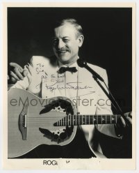 7s978 ROGER WHITTAKER signed 8x10 publicity still 1980s the singer/songwriter performing on stage!