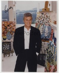 7s847 TONY CURTIS signed color 8x10 REPRO still 2000s great portrait surrounded by his paintings!