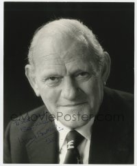 7s461 HARRY ANDREWS signed deluxe English 8x10 still 1980 great head & shoulders portrait!