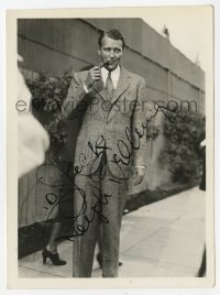 7s755 RALPH BELLAMY signed 4x5 photo 1940s great close up smoking pipe on the street!