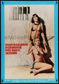 7t835 BARBED WIRE DOLLS Italian 26x38 pbusta 1975 Franco, art of sexy near-naked female prisoners!