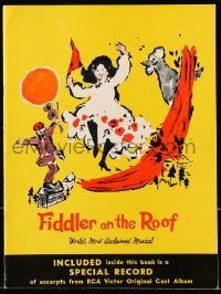 7w502 FIDDLER ON THE ROOF stage play souvenir program book 1965 Morrow art, includes record!