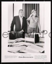 7w775 ERIN BROCKOVICH presskit w/ 8 stills 2000 Best Actress Julia Roberts, Steven Soderbergh