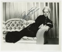 8y623 ALICE FAYE signed 8.25x9.75 REPRO still 1980s sexy full-length portrait lounging on couch!