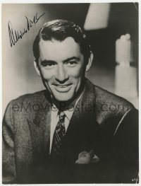 8y205 GREGORY PECK signed 7x9.5 still 1940s head & shoulders smiling portrait of the leading man!
