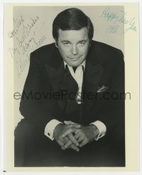 8y934 ROBERT WAGNER signed 8x10 REPRO still 1981 great seated portrait with his hands clasped!