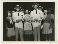 9h155 BABES ON BROADWAY 8x10.25 still 1941 Judy Garland, Weidler & others on stage in spotlight!