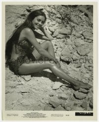 9h174 BENEATH THE PLANET OF THE APES candid 8.25x10 still 1970 sexy Linda Harrison between scenes!