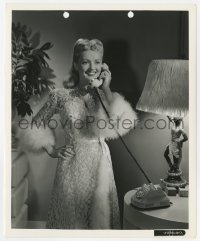9h869 SPRINGTIME IN THE ROCKIES 8.25x10 still 1942 full-length Betty Grable talking on the phone!