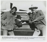 9h288 COWBOYS candid 8.25x9.25 still 1972 visitor John Ford between John Wayne & Mark Rydell!