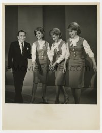 9h373 ED SULLIVAN SHOW TV 7x9 still 1964 Ed with singers Chris, Phyllis, and Dorothy McGuire!