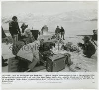9h536 JEREMIAH JOHNSON candid 8.25x8.75 still 1972 cold Redford huddles by campfire by entire crew!