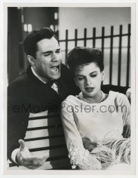 9h550 JUDY GARLAND SHOW TV 7x9 still 1963 c/u of guest star George Maharis singing with her!