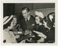 9h837 SERVICE DE LUXE candid 8x10 still 1938 Vincent Price signing autographs for female fans!