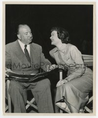 9h874 STAGE FRIGHT candid 8.25x10 still 1950 Jane Wyman amused by Alfred Hitchcock between scenes!