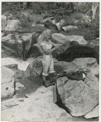 9h804 RIVER OF NO RETURN 8.25x10 still 1954 Marilyn Monroe happy to trade boots for real shoes!