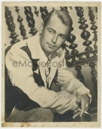 9r005 ALAN LADD signed deluxe 11x14 still 1940s great seated close up holding a cigarette!