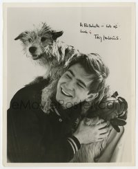 9r291 ANTHONY PERKINS signed 8x10 still 1980s great smiling close up playing with his dog!