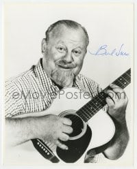 9r805 BURL IVES signed 8x10 REPRO still 1970s great close up of the actor smiling & playing guitar!